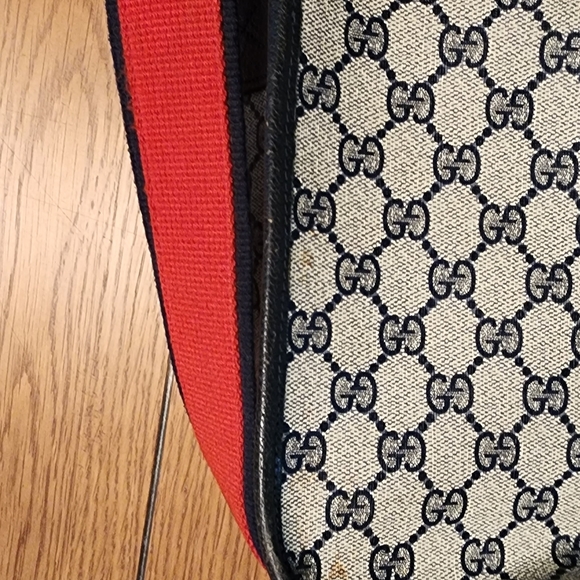 COPY - Vintage Gucci Large Messenger Bag - Picture 9 of 13